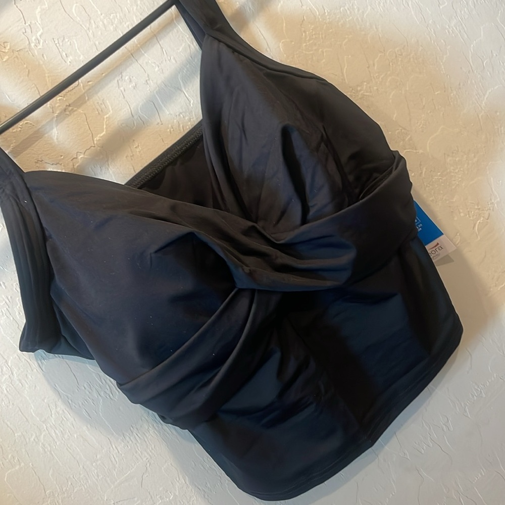 Lands end size 12 woman’s black swim top hyosung creora brand of premium spandex